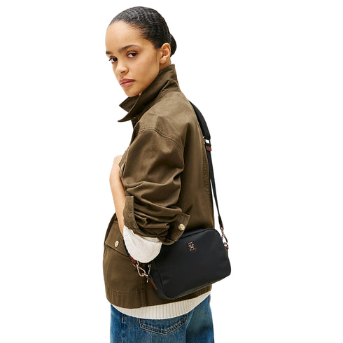 Borsa Donna in nylon monocolore, a tracolla, con logo metallico